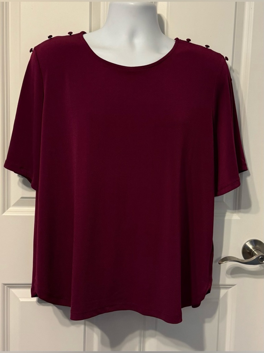 Liz Claiborne Short-Sleeve Round Neck Top in Burgundy